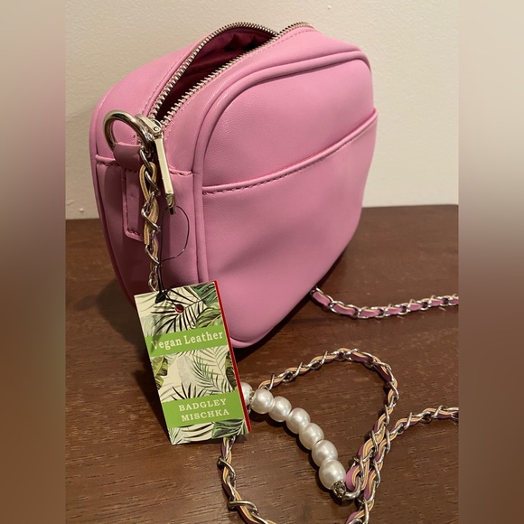 NWT Badgley Mischka (Minor Flaws) Diamond Quilted Camera Bag W/Pearls - Picture 6 of 13